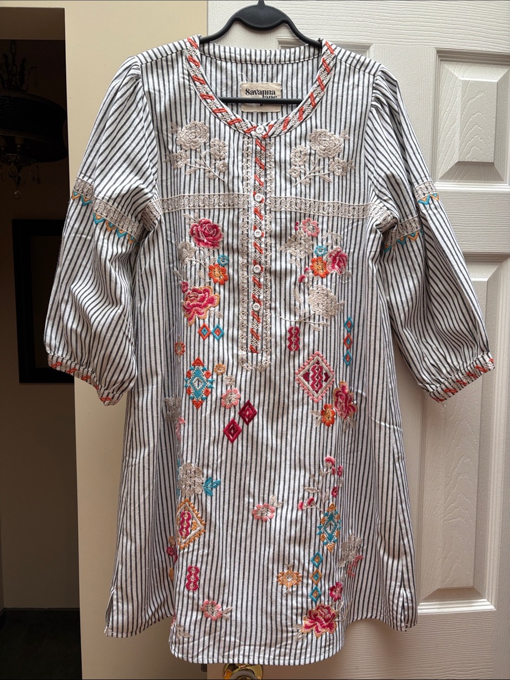 Savanna Jane Midi Dress with Multicolor Floral Embroidery Like new medium